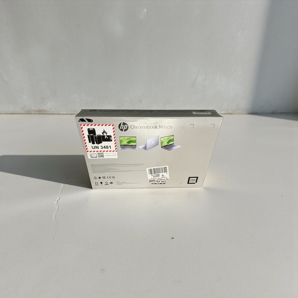 Crayola Art Bundle + Chromebook $5 coupon in 1 bag - Picture 2 of 7